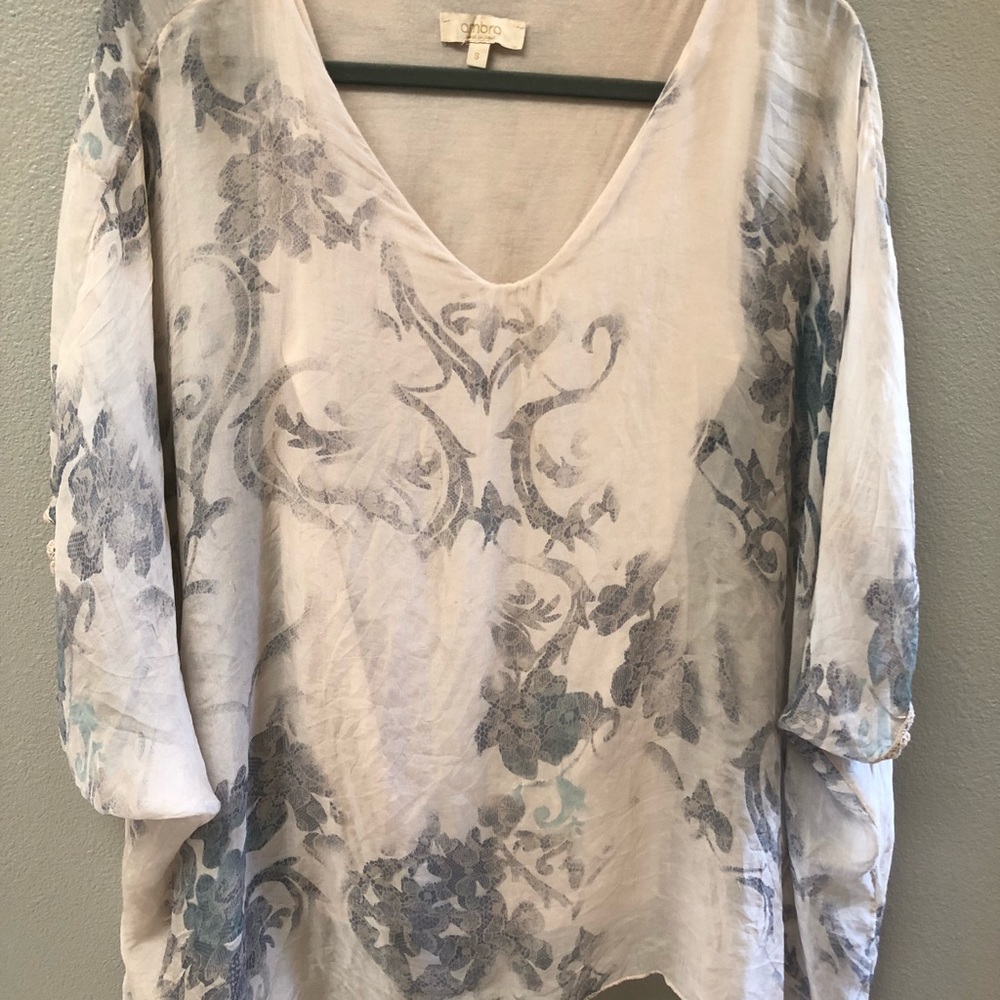 Printed romantic blouse